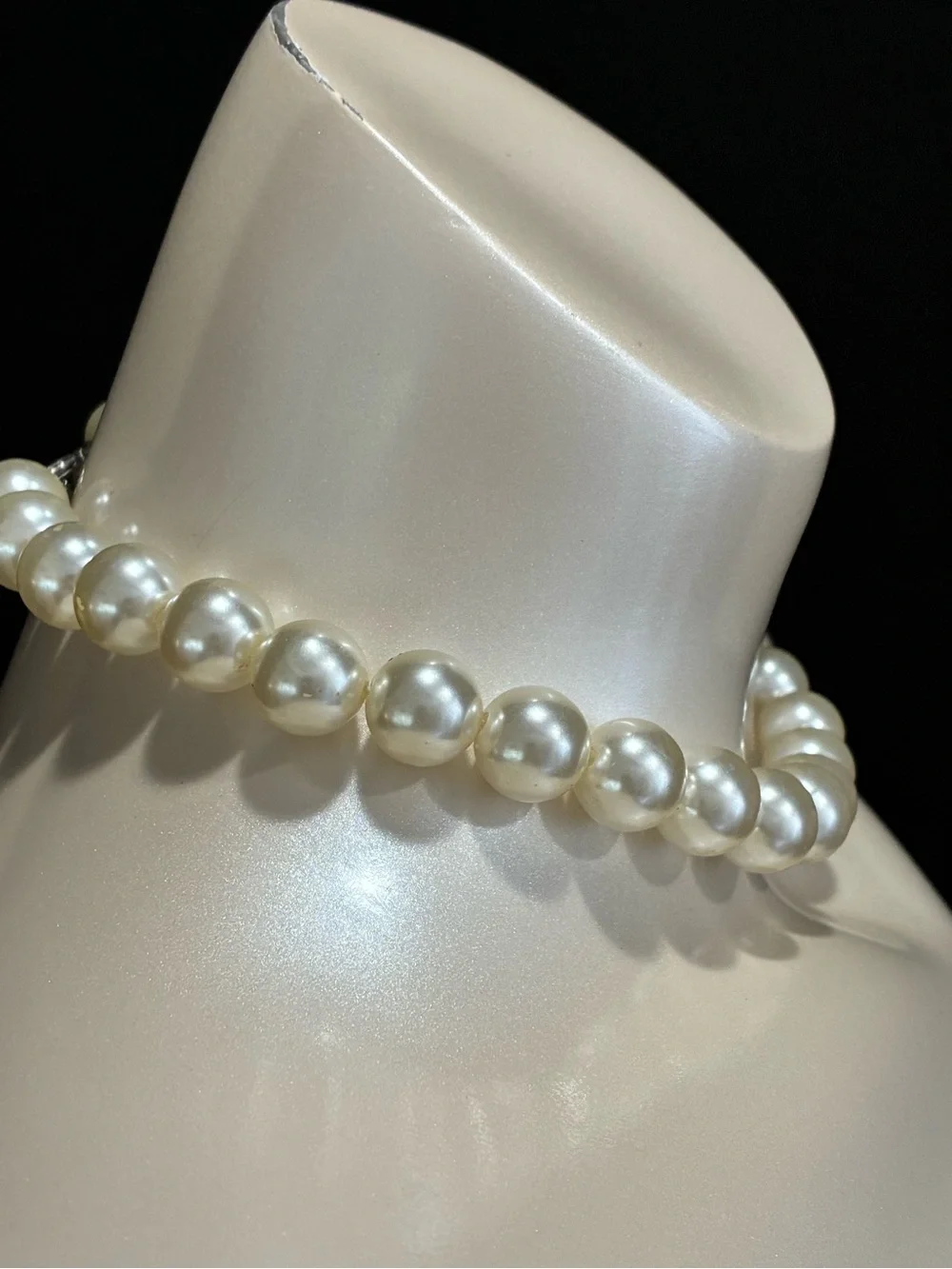 Classic Pearl Necklace - Cream Pearlescent Beads